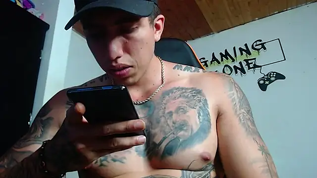 Snapshot of Adam_Hudsond chatting on March 4, 10:05 pm Adam Hudsond online show from March 4, 10:05 pm