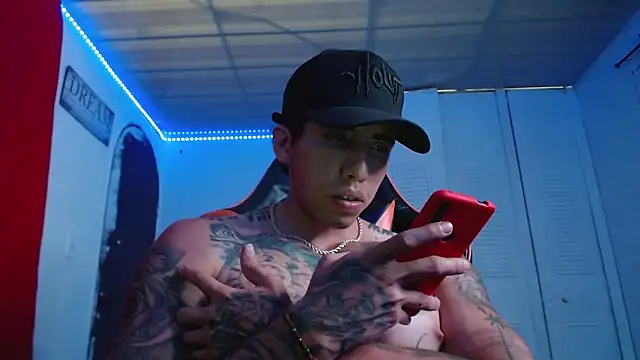 Snapshot of Adam_Hudsond chatting on March 15, 10:44 pm Adam Hudsond online show from March 15, 10:44 pm