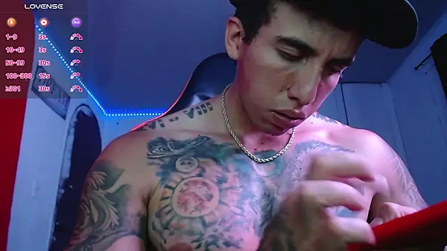 Snapshot of Adam_Hudsond chatting on March 18, 12:27 am Adam Hudsond online show from March 18, 12:27 am