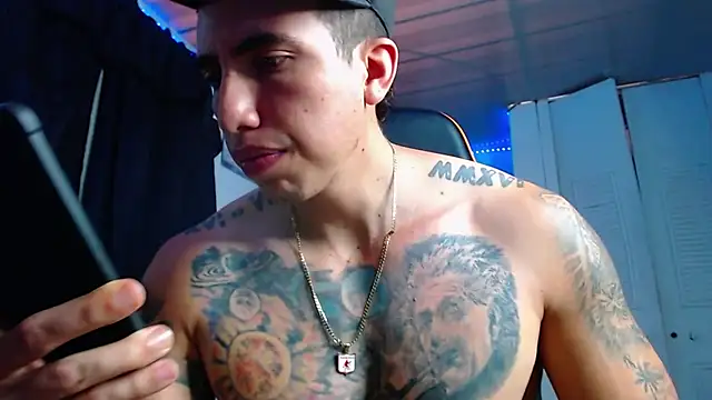 Snapshot of Adam_Hudsond chatting on October 27, 4:11 pm Adam Hudsond online show from October 27, 4:11 pm