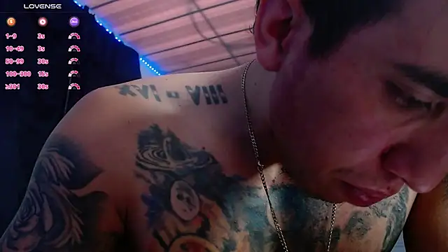 Snapshot of Adam_Hudsond chatting on November 9, 12:58 pm Adam Hudsond online show from November 9, 12:58 pm