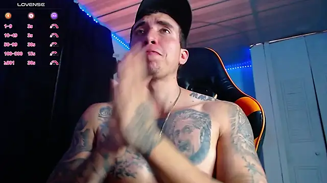 Snapshot of Adam_Hudsond chatting on November 14, 4:17 pm Adam Hudsond online show from November 14, 4:17 pm