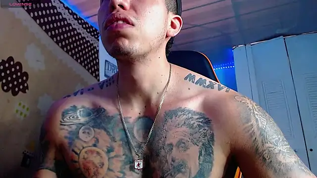 Snapshot of Adam_Hudsond chatting on November 28, 3:04 pm Adam Hudsond online show from November 28, 3:04 pm