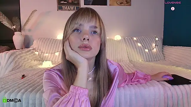 Snapshot of Kylie_Desire chatting on October 29, 4:26 am Kylie Desire online show from October 29, 4:26 am