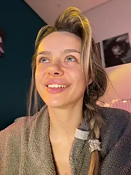 Snapshot of Kylie_Desire chatting on November 28, 2:58 am Kylie Desire online show from November 28, 2:58 am