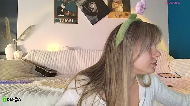 Snapshot of Kylie_Desire chatting on December 20, 4:52 am Kylie Desire online show from December 20, 4:52 am