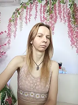 Snapshot of Bell_a_mi_ chatting on July 10, 11:24 am Bell a mi online show from July 10, 11:24 am