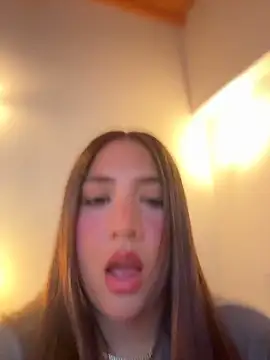 Snapshot of marcimaa chatting on May 9, 11:32 pm marcimaa online show from May 9, 11:32 pm