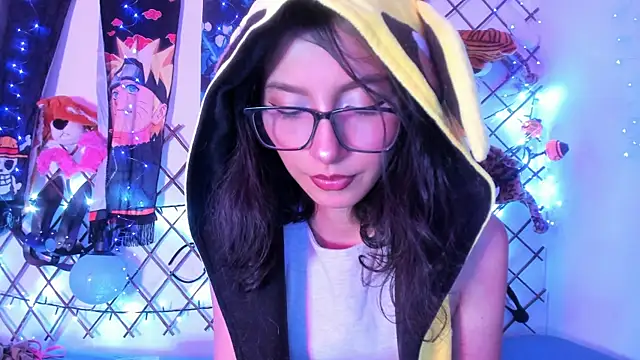 Snapshot of Alice_jacobs1 chatting on February 6, 4:42 am Alice jacobs1 online show from February 6, 4:42 am