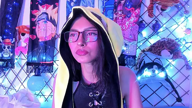 Snapshot of Alice_jacobs1 chatting on February 10, 4:30 am Alice jacobs1 online show from February 10, 4:30 am