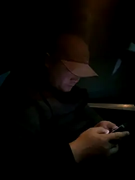 Snapshot of S00 chatting on December 1, 11:36 pm S00 online show from December 1, 11:36 pm