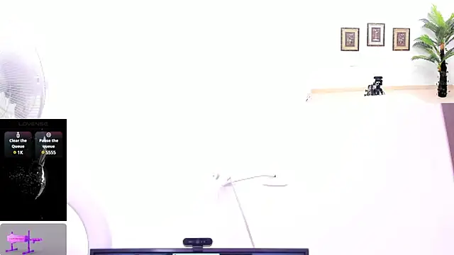 Snapshot of Paulina_Davis_ chatting on March 10, 11:27 pm Paulina Davis online show from March 10, 11:27 pm