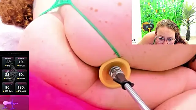 Snapshot of Paulina_Davis_ chatting on March 18, 2:04 am Paulina Davis online show from March 18, 2:04 am