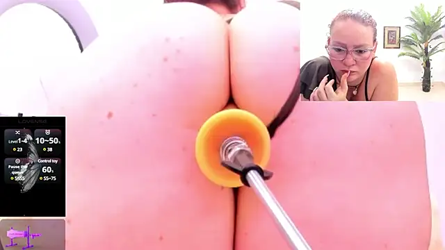 Snapshot of Paulina_Davis_ chatting on March 19, 5:19 am Paulina Davis online show from March 19, 5:19 am