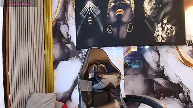 LizzRouse online show from April 11, 4:44 pm