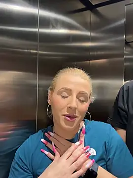 Strongqueen online show from January 9, 9:05 pm