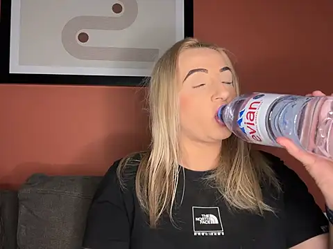 Strongqueen online show from March 8, 11:18 pm