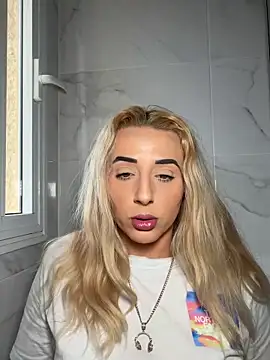 Snapshot of Strongqueen chatting on May 5, 6:38 pm Strongqueen online show from May 5, 6:38 pm