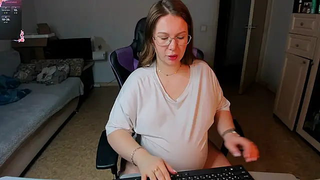 stella vestal online show from April 6, 4:32 am