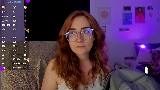 Snapshot of linda_giggle chatting on December 5, 1:25 am linda giggle online show from December 5, 1:25 am