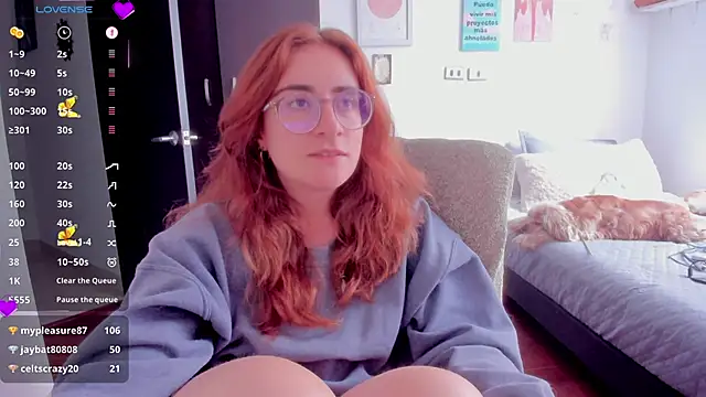 Snapshot of linda_giggle chatting on December 5, 7:38 pm linda giggle online show from December 5, 7:38 pm