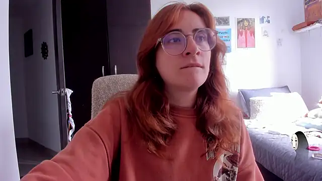 Snapshot of linda_giggle chatting on December 10, 3:55 pm linda giggle online show from December 10, 3:55 pm