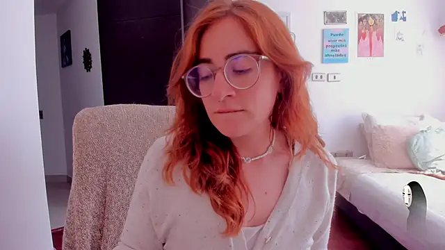 Snapshot of linda_giggle chatting on December 11, 4:42 pm linda giggle online show from December 11, 4:42 pm