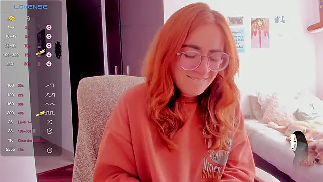 Snapshot of linda_giggle chatting on December 13, 4:49 pm linda giggle online show from December 13, 4:49 pm