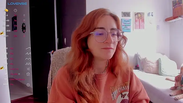 Snapshot of linda_giggle chatting on January 8, 1:41 pm linda giggle online show from January 8, 1:41 pm