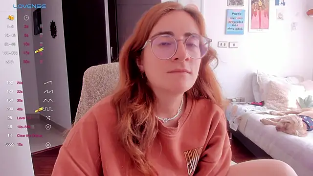 Snapshot of linda_giggle chatting on January 8, 4:44 pm linda giggle online show from January 8, 4:44 pm