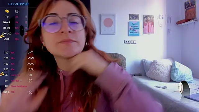 Snapshot of linda_giggle chatting on January 22, 1:42 pm linda giggle online show from January 22, 1:42 pm