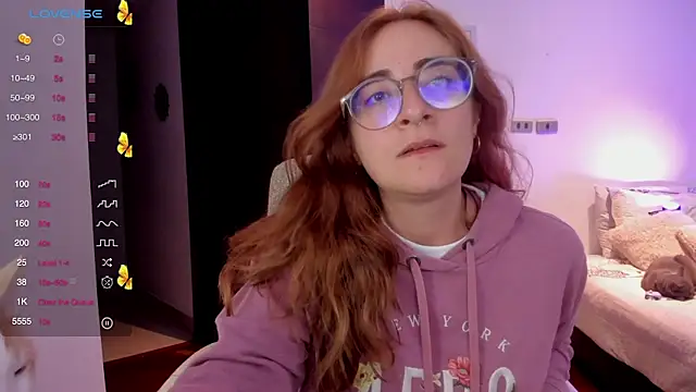 Snapshot of linda_giggle chatting on February 3, 12:47 am linda giggle online show from February 3, 12:47 am