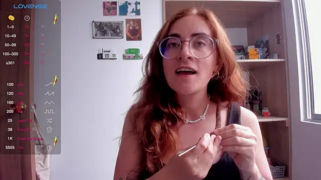 Snapshot of linda_giggle chatting on February 9, 5:54 pm linda giggle online show from February 9, 5:54 pm