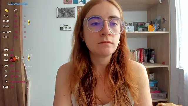 Snapshot of linda_giggle chatting on March 4, 1:17 pm linda giggle online show from March 4, 1:17 pm