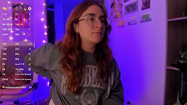 Snapshot of linda_giggle chatting on October 1, 2:39 am linda giggle online show from October 1, 2:39 am