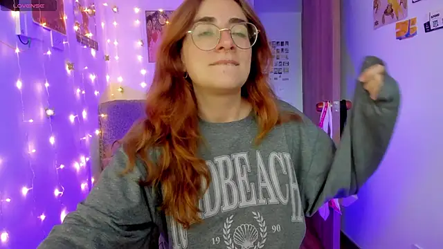 Snapshot of linda_giggle chatting on October 5, 10:40 pm linda giggle online show from October 5, 10:40 pm