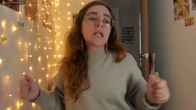 Snapshot of linda_giggle chatting on October 11, 12:21 am linda giggle online show from October 11, 12:21 am