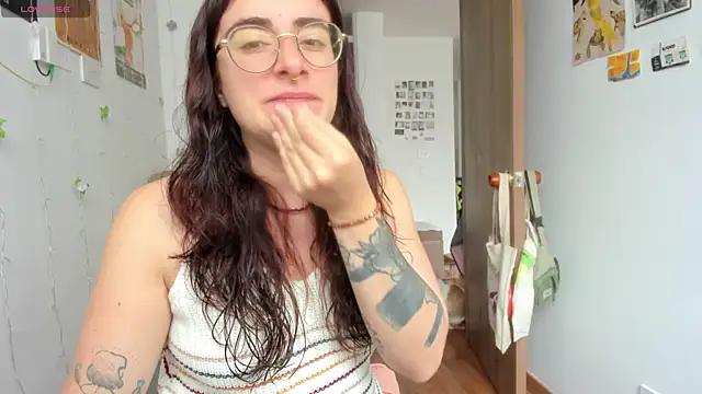 Snapshot of linda_giggle chatting on November 6, 3:13 pm linda giggle online show from November 6, 3:13 pm