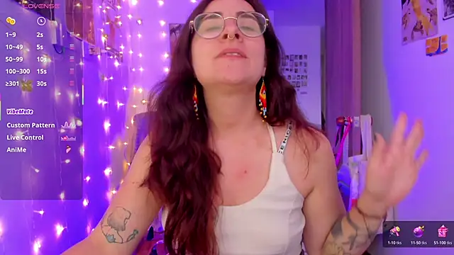 Snapshot of linda_giggle chatting on November 27, 10:12 pm linda giggle online show from November 27, 10:12 pm