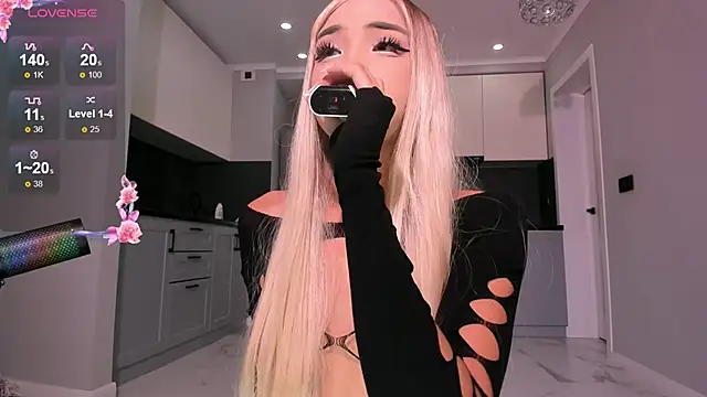 Snapshot of mikio_san chatting on February 15, 11:08 am mikio san online show from February 15, 11:08 am