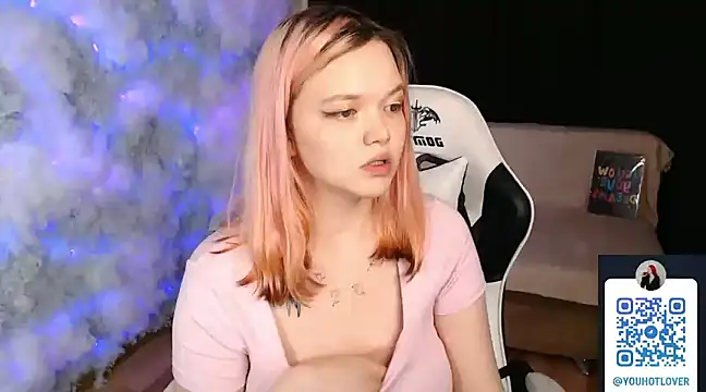 Snapshot of mary_lunar chatting on March 13, 1:07 pm mary lunar online show from March 13, 1:07 pm