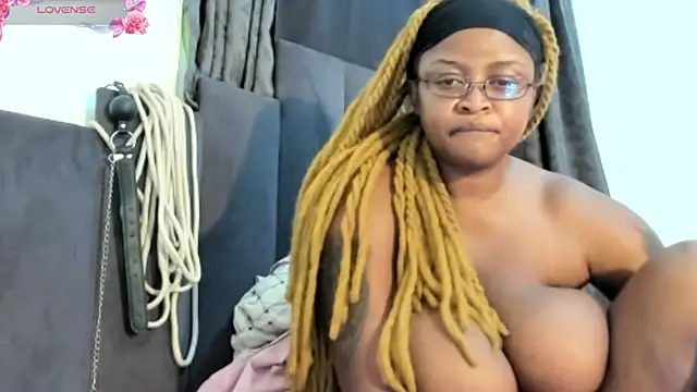 Snapshot of CuteBustyBabes chatting on December 28, 10:44 pm CuteBustyBabes online show from December 28, 10:44 pm