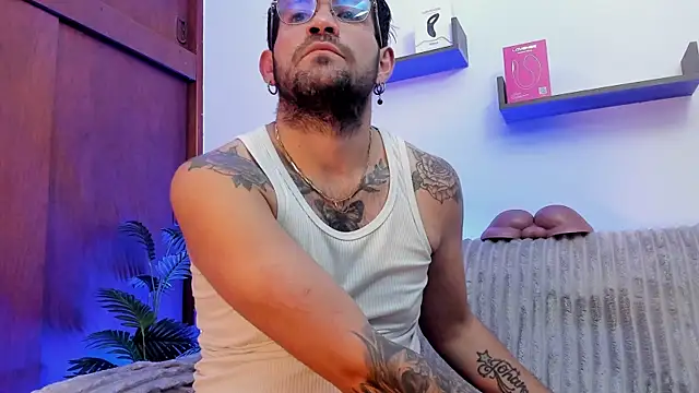 Snapshot of jonathan_rivers chatting on November 4, 9:25 pm jonathan rivers online show from November 4, 9:25 pm