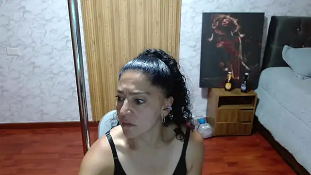 Snapshot of Anitta_muscle chatting on April 23, 8:22 pm Anitta muscle online show from April 23, 8:22 pm