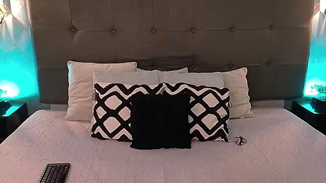 Snapshot of Madisonsmiith chatting on March 15, 3:51 am Madisonsmiith online show from March 15, 3:51 am