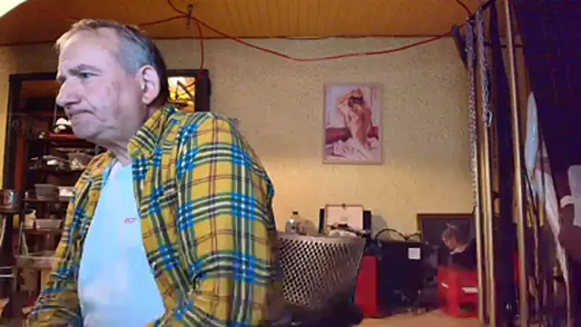 Snapshot of jeanlulu chatting on May 16, 7:34 pm jeanlulu online show from May 16, 7:34 pm