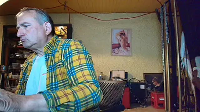 Snapshot of jeanlulu chatting on May 16, 7:45 pm jeanlulu online show from May 16, 7:45 pm