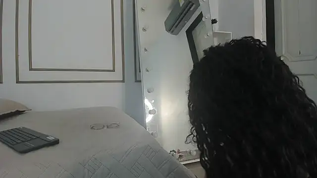 kristyl paez online show from February 2, 6:50 pm