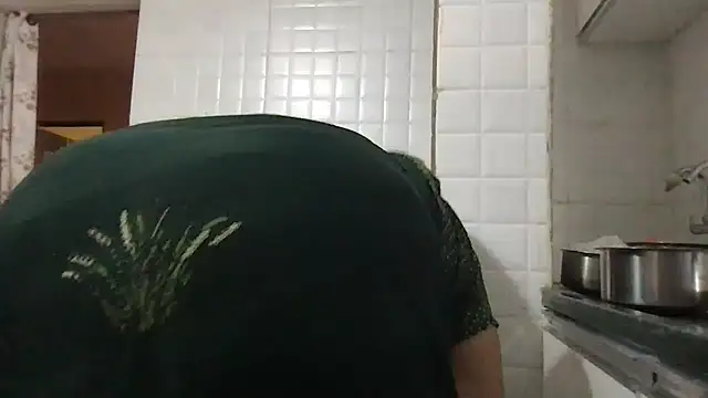 Snapshot of Riyasingh9 chatting on December 30, 5:04 am Riyasingh9 online show from December 30, 5:04 am