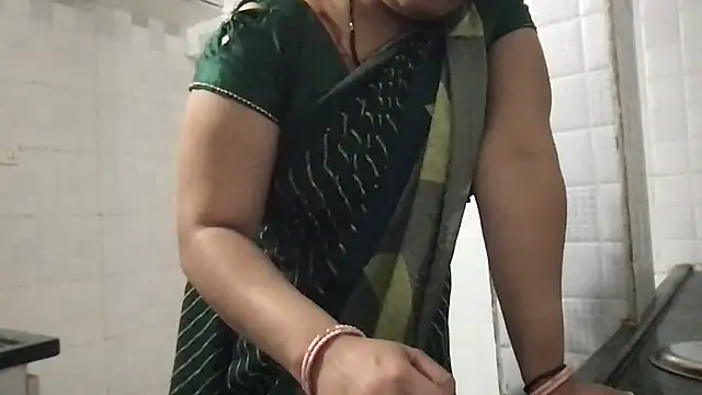 Snapshot of Riyasingh9 chatting on February 5, 12:17 pm Riyasingh9 online show from February 5, 12:17 pm